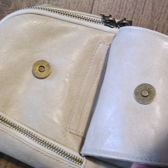 Sling cross body Bag vegan leather 🌸 - Picture 3 of 11